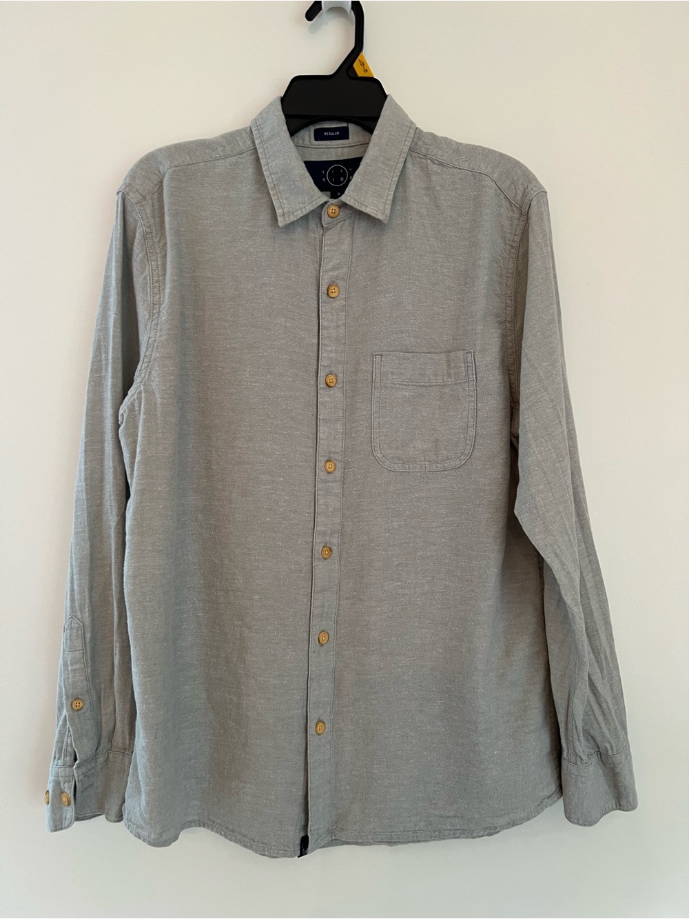 Casual Long-Sleeve Light Gray Button-Down Shirt